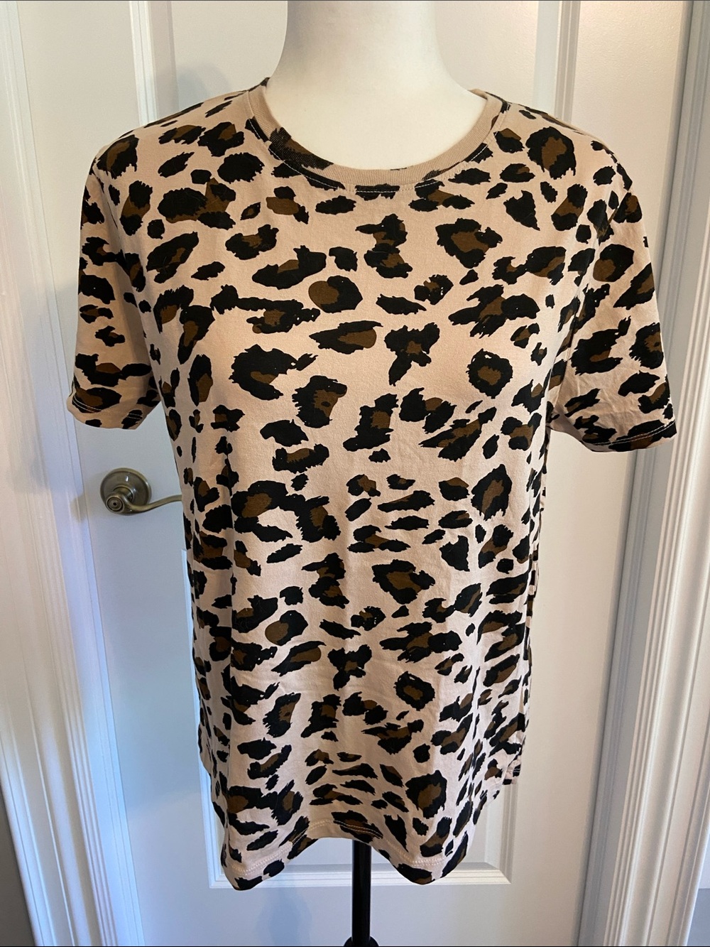 Brunette The Label Beige Leopard Print Short Sleeve Tee. Size small/medium.